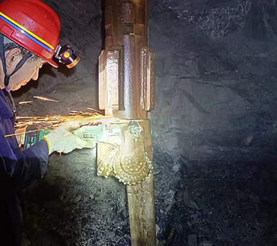 反井鉆機(jī)施工團(tuán)隊